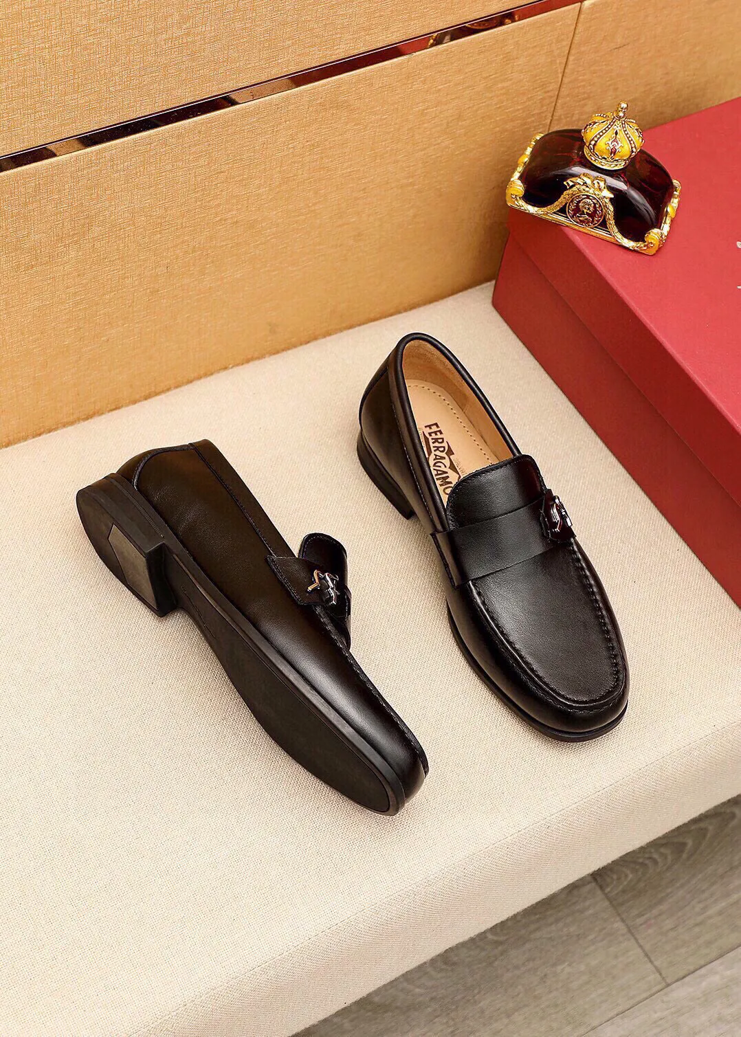 Men's shoes 💰480 💐 Product trademark: Ferragamo "Ferragamo" casual leather shoes Regular size: 38-44 (45🉑️customized) Product materials: Selected imported first-layer calfskin upper + luxury hardware buckle, imported water-dyed cow leather lining. Strong three-dimensional visual effect, original outsole color: 4⃣️seed leather materials available